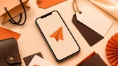 Promoções em app de mensagens com etiquetas de compra
