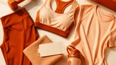 Roupa de academia em promoção